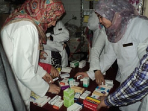القافلة الطبية.. العلاج بالمجان لـ 470 حالة فى قرية ميت العطار